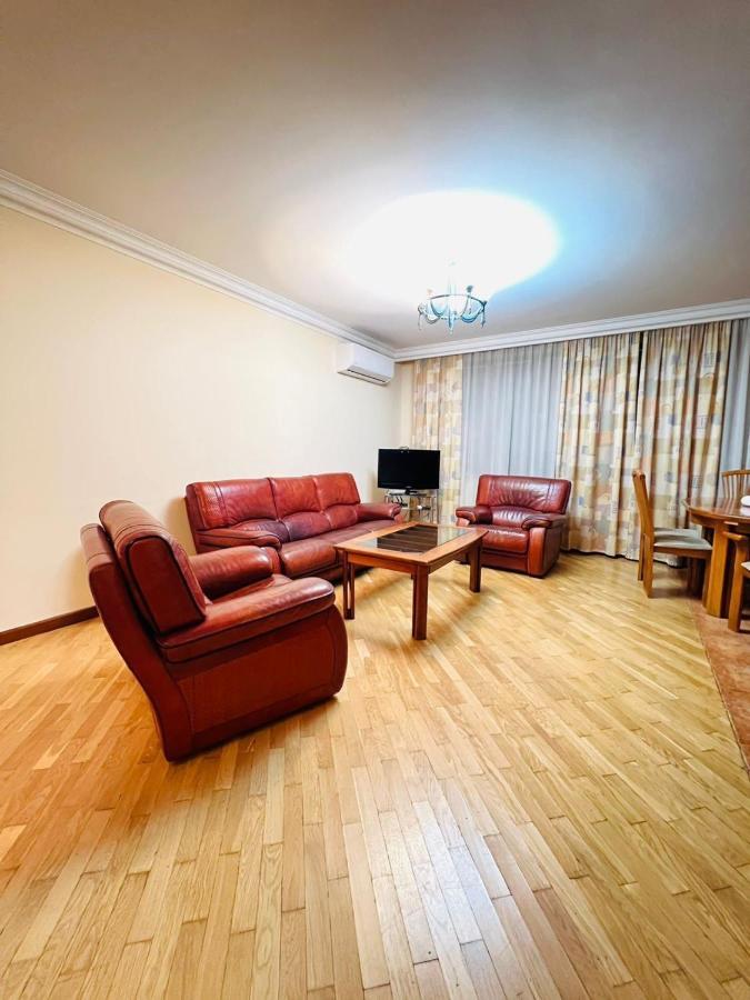 Family Spacious 3 Bedroom Apartment In The Middle Of City Center, Next To North Avenue يريفان المظهر الخارجي الصورة